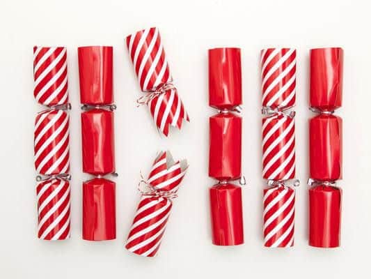 Allowed in hold: Yes. Allowed in luggage: Yes. Allowed on ones person: Yes. Christmas crackers must be in their original retail packaging. Note: Check with your airline as some forbid passengers to carry Christmas crackers.