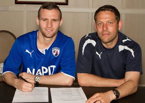Jimmy Ryan signs for Chesterfield alongside assistant manager Leam Richardson