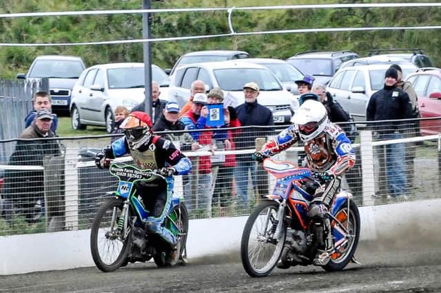 Buxton Hitmen v Mildenhall Fen Tigers, National League, 1.9.2013

Charles Wright tries a last gasp attempt to pass Stefan Nielsen on the line in Heat 13