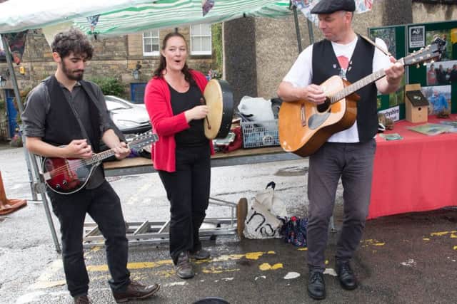 NMAM Wirksworth festival Art & Architecture Trail       Blind Badger, toe Tapping tunes from Britain and America Brushed with a Folkified Vibe.  L>R Gabe Thornton, Elaine Dennison, Pete Bishop