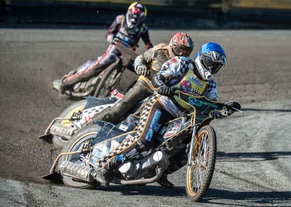 Photo by Ian Charles:

Shelby Rutherford (Blue) and Tony Atkin (Red) lead James Hitchen  (Yellow/Black) 

Buxton Addison Engineering Hitmen v Eastbourne IT First Eagles, Travel Plus National League  25 September 2016