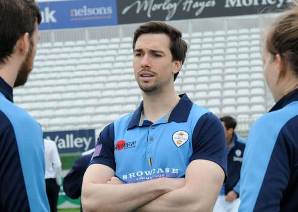 Billy Godleman hit 90 as Derbyshire posted 300 for the second consecutive one day match.